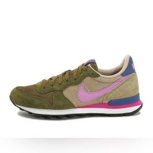 NIKE Women’s Internationalist Green/Purple 10